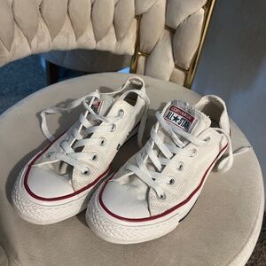 Women’s white converse allstar